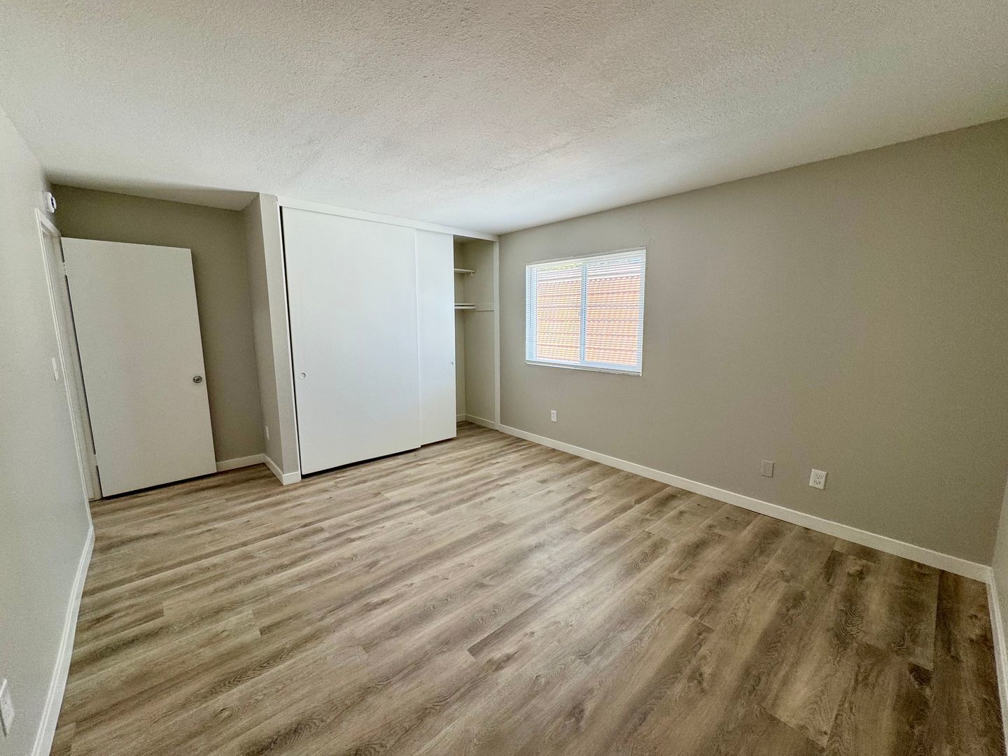 2bd / 1 ba available today in Huntington Beach! property image