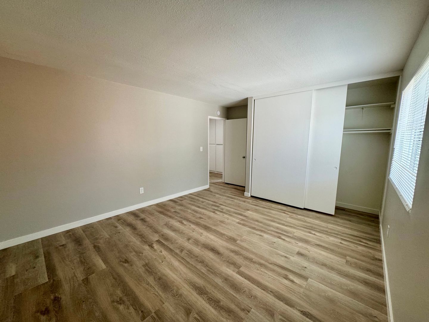 2bd / 1 ba available today in Huntington Beach! property image