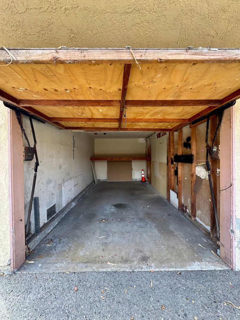 2bd / 1 ba available today in Huntington Beach! property image