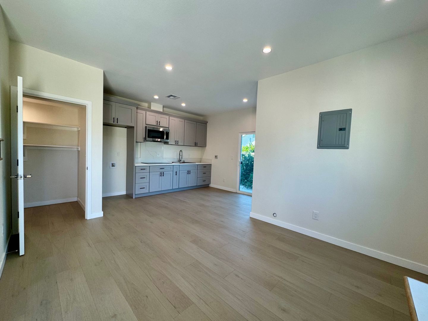 Brand new 2 bedroom 2 Bath unit in DeForest, North Long Beach property image