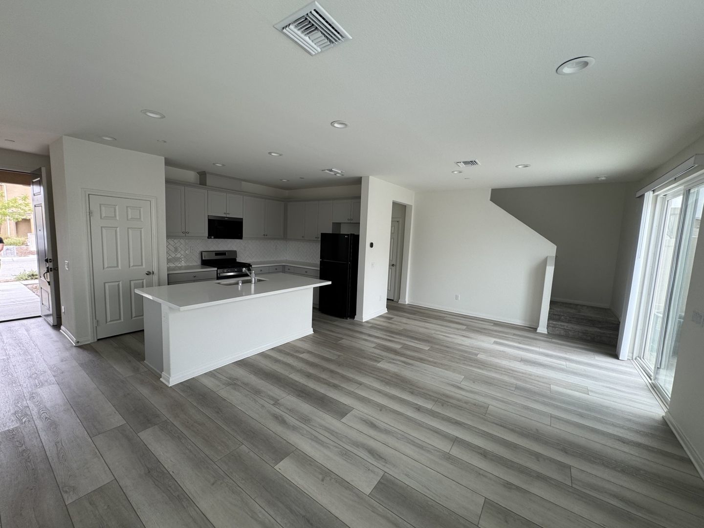 Newer 3 bedroom, 2.5 bath House in Riversides Spring Mountain Ranch for Lease property image