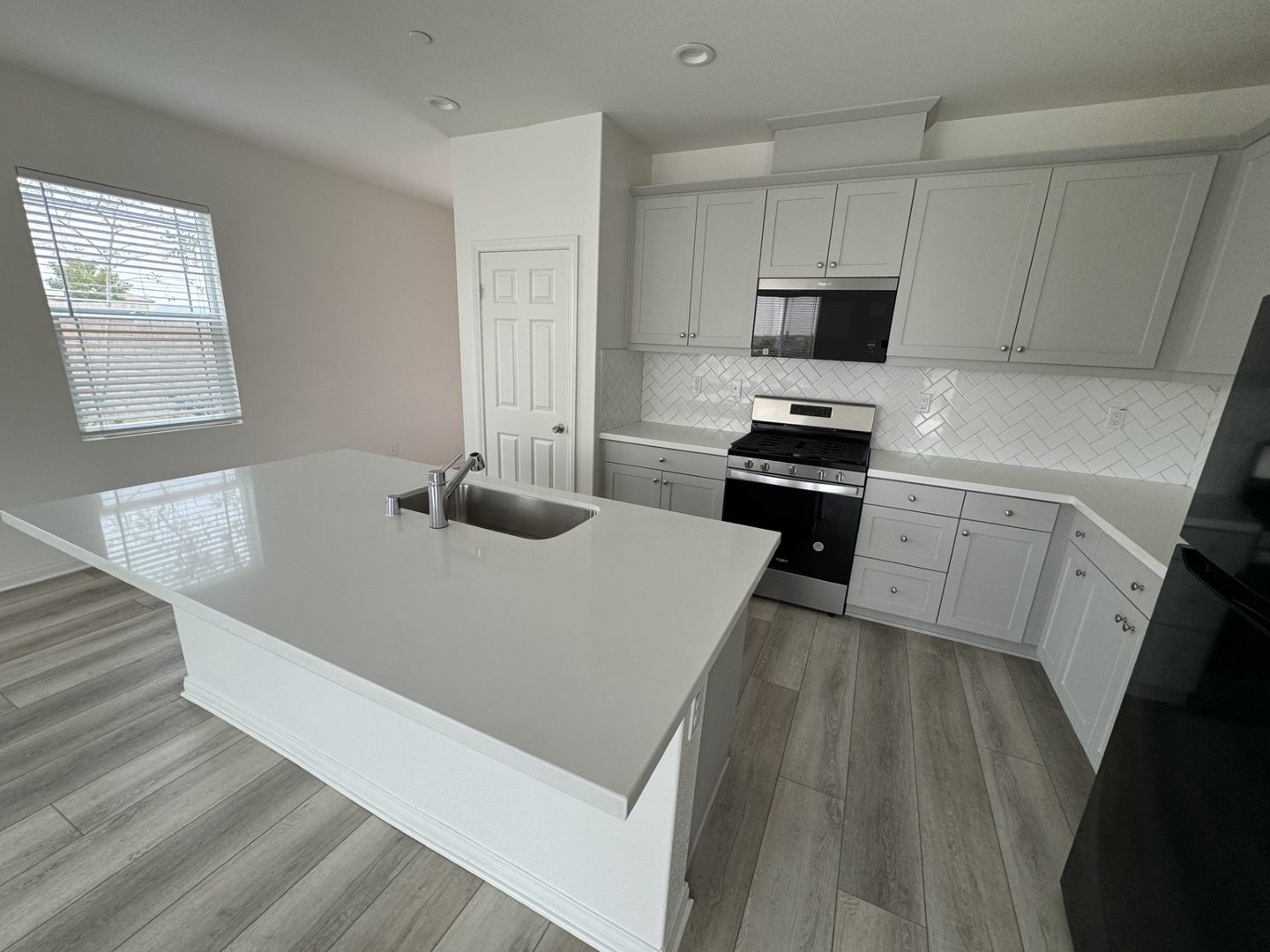 Newer 3 bedroom, 2.5 bath House in Riversides Spring Mountain Ranch for Lease property image