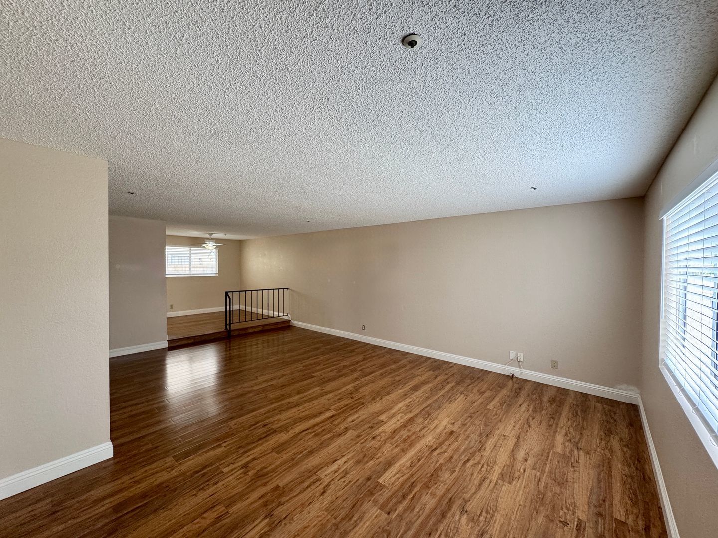 2 Bedroom 1.5 bath Townhouse Style unit for Lease in Los Alamitos property image