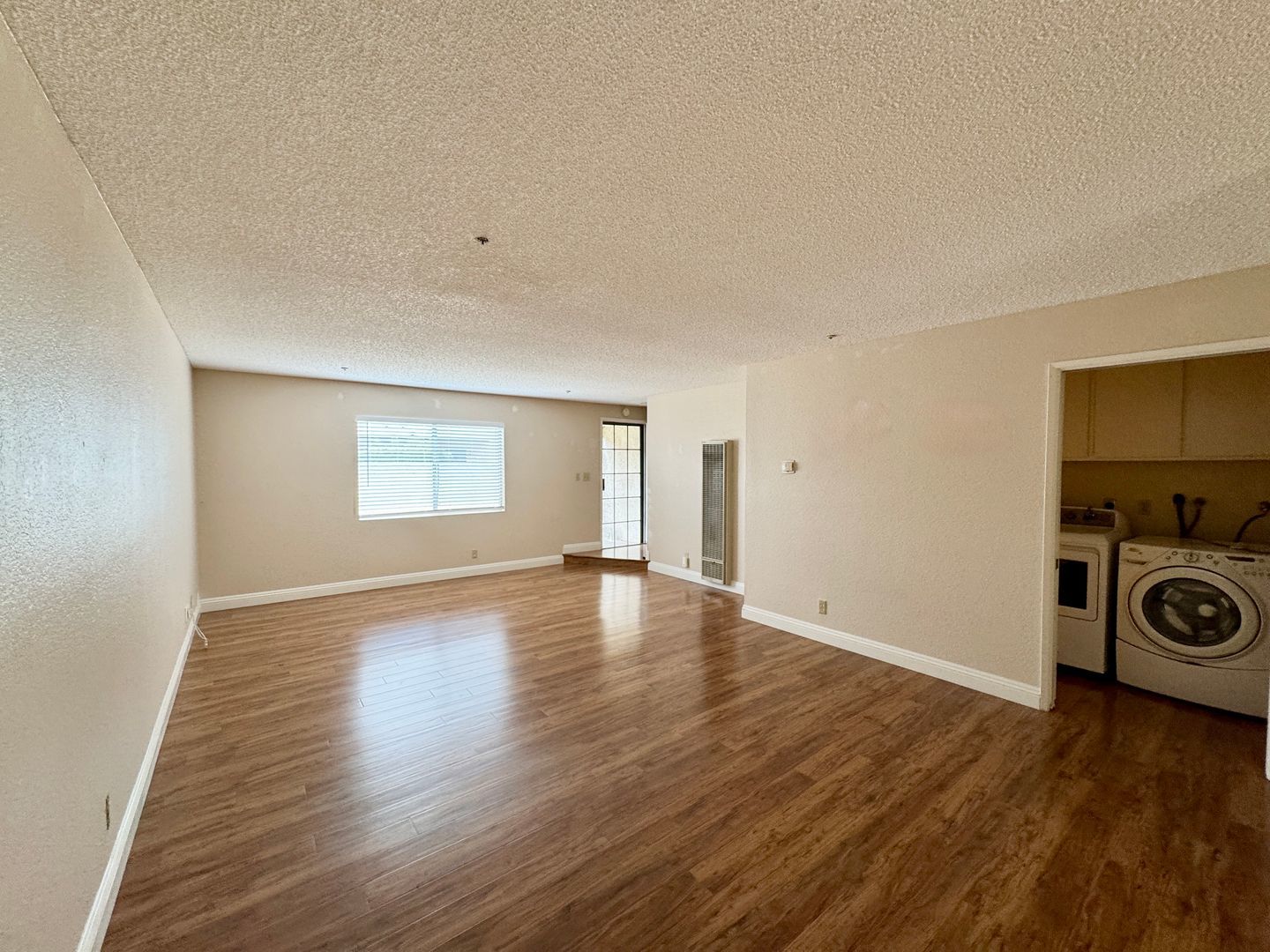 2 Bedroom 1.5 bath Townhouse Style unit for Lease in Los Alamitos property image