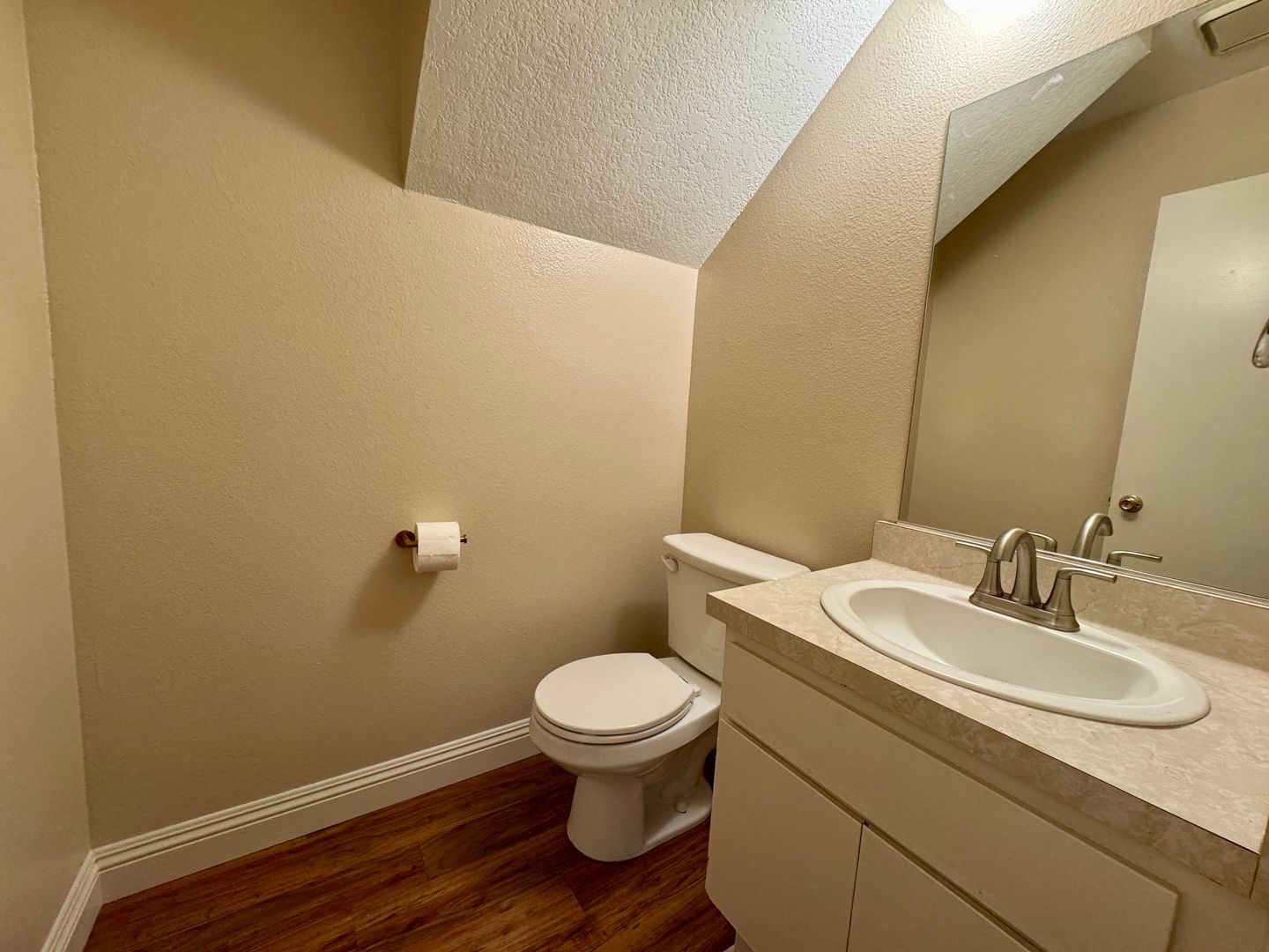 2 Bedroom 1.5 bath Townhouse Style unit for Lease in Los Alamitos property image