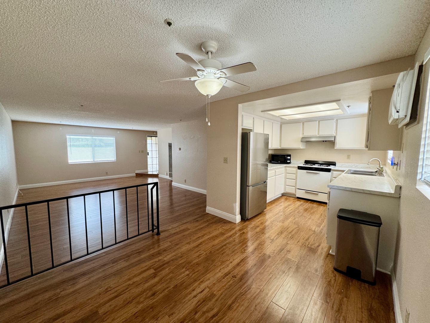2 Bedroom 1.5 bath Townhouse Style unit for Lease in Los Alamitos property image