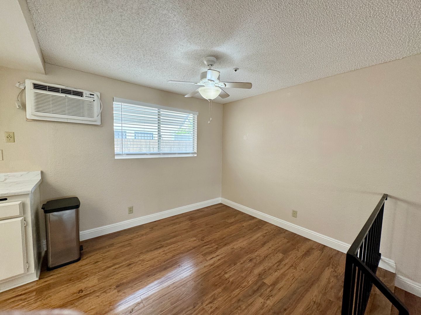 2 Bedroom 1.5 bath Townhouse Style unit for Lease in Los Alamitos property image