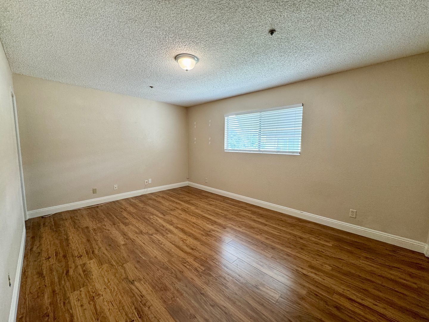 2 Bedroom 1.5 bath Townhouse Style unit for Lease in Los Alamitos property image