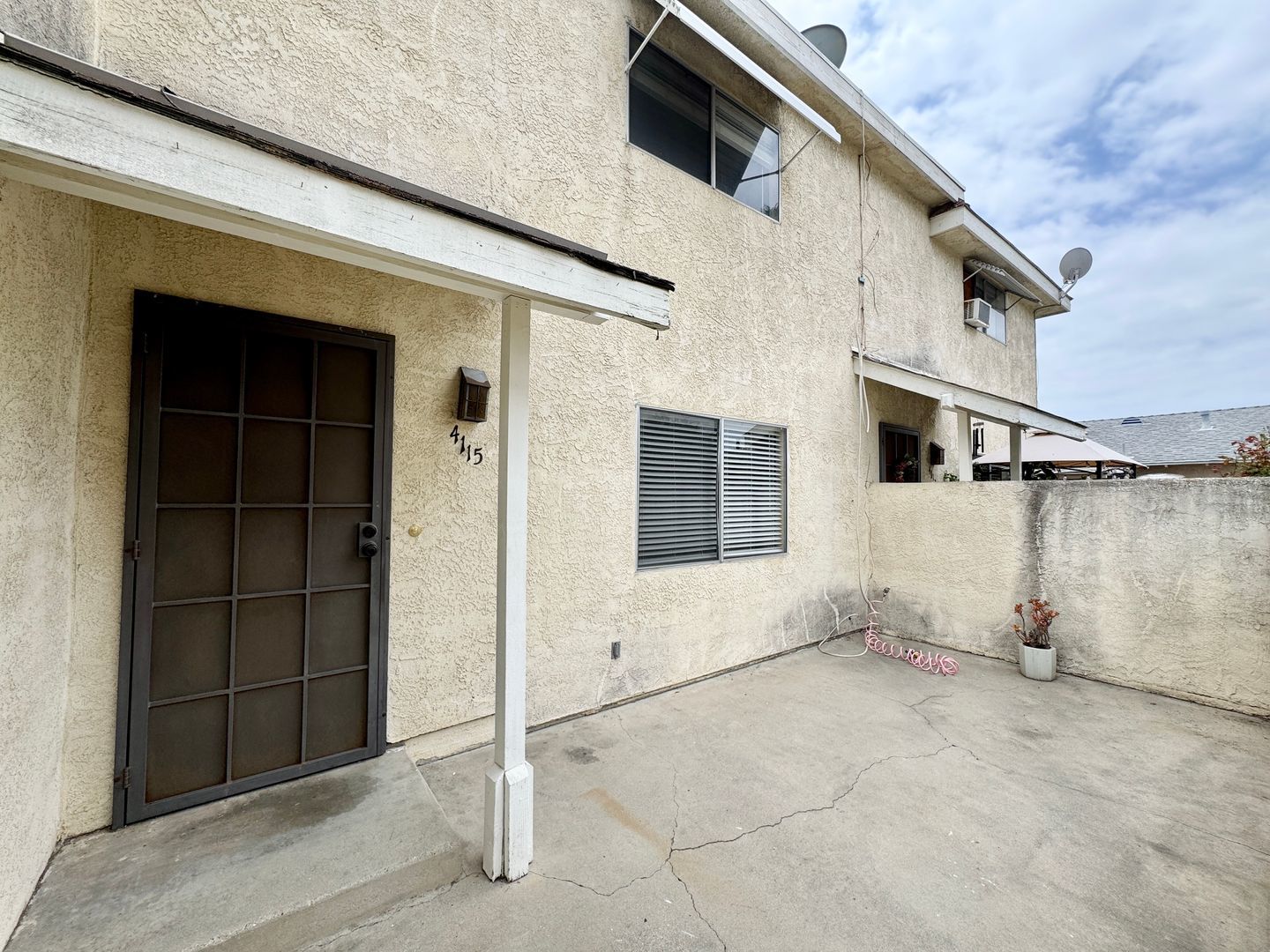2 Bedroom 1.5 bath Townhouse Style unit for Lease in Los Alamitos property image