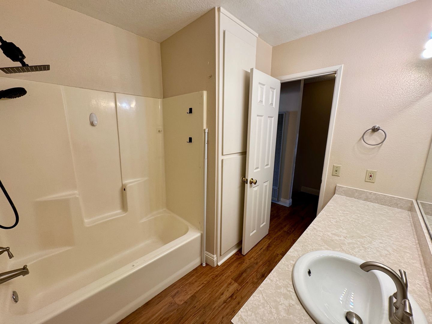 2 Bedroom 1.5 bath Townhouse Style unit for Lease in Los Alamitos property image