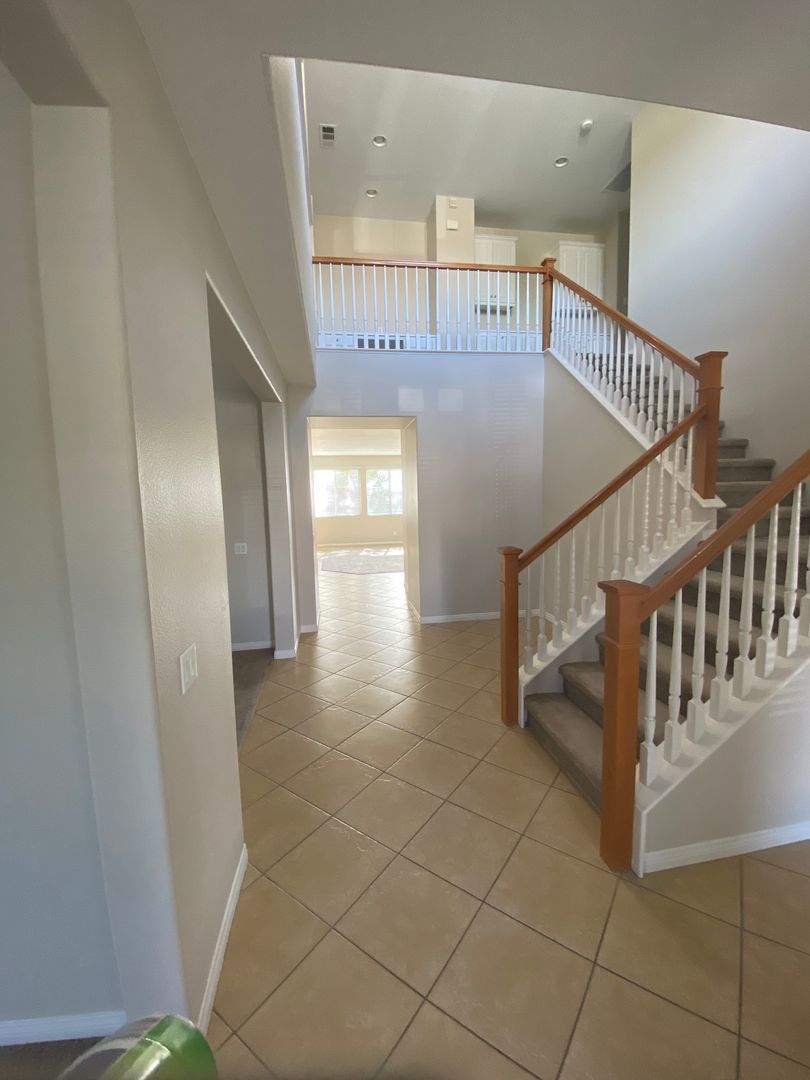 Beautiful 5 Bedroom Home in Murrieta Available! property image