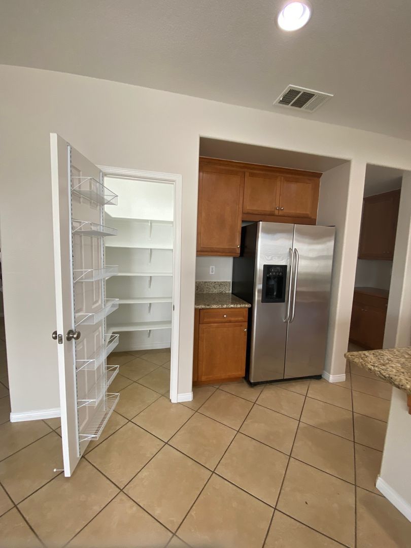 Beautiful 5 Bedroom Home in Murrieta Available! property image