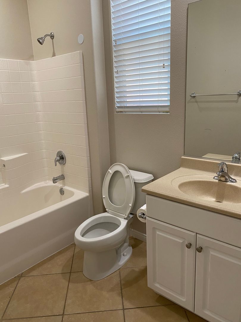 Beautiful 5 Bedroom Home in Murrieta Available! property image