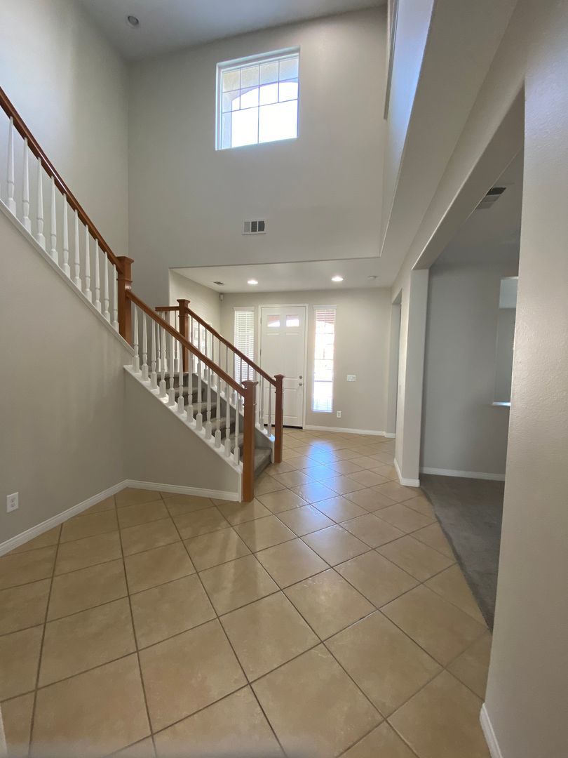 Beautiful 5 Bedroom Home in Murrieta Available! property image