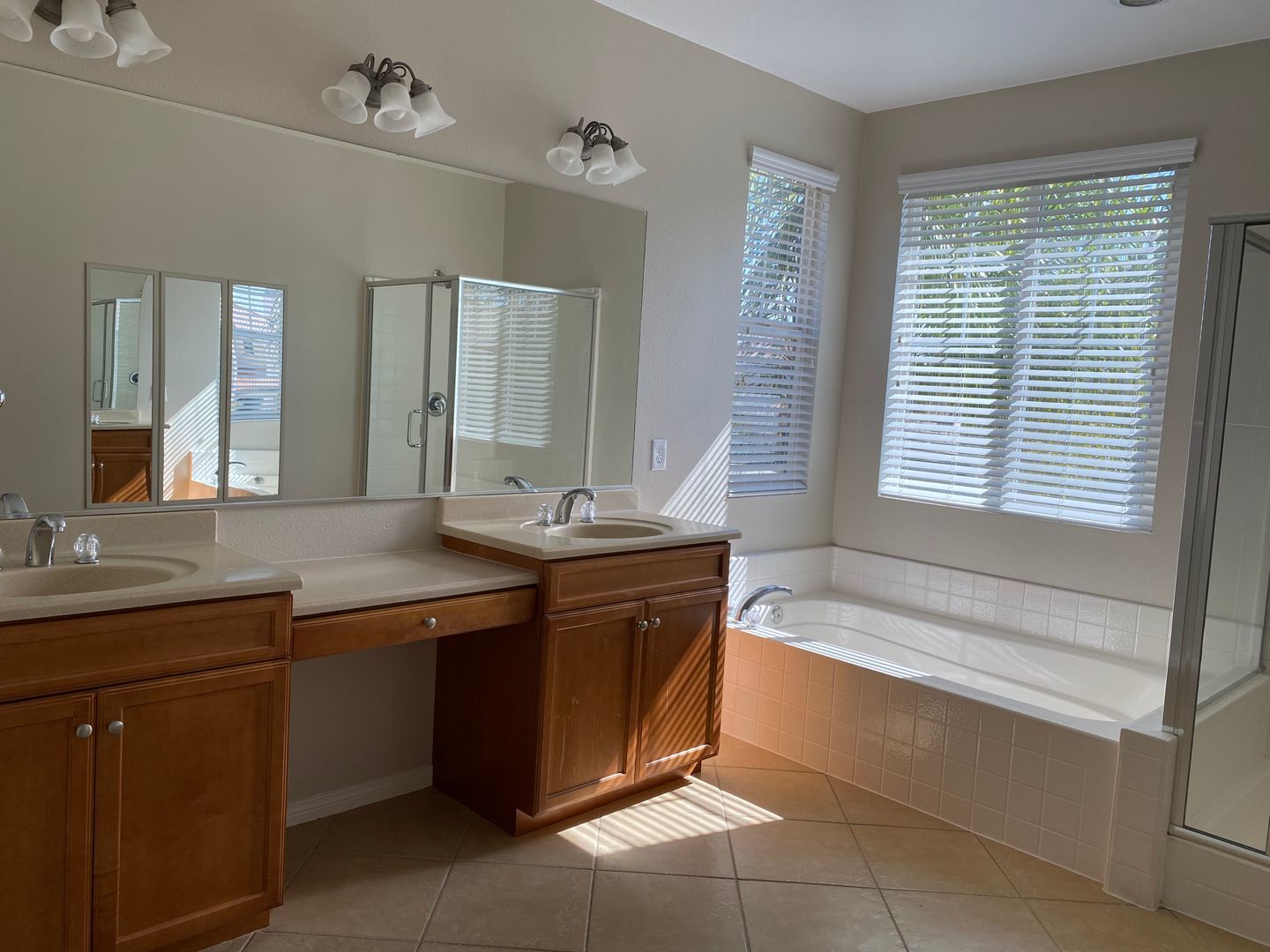Beautiful 5 Bedroom Home in Murrieta Available! property image