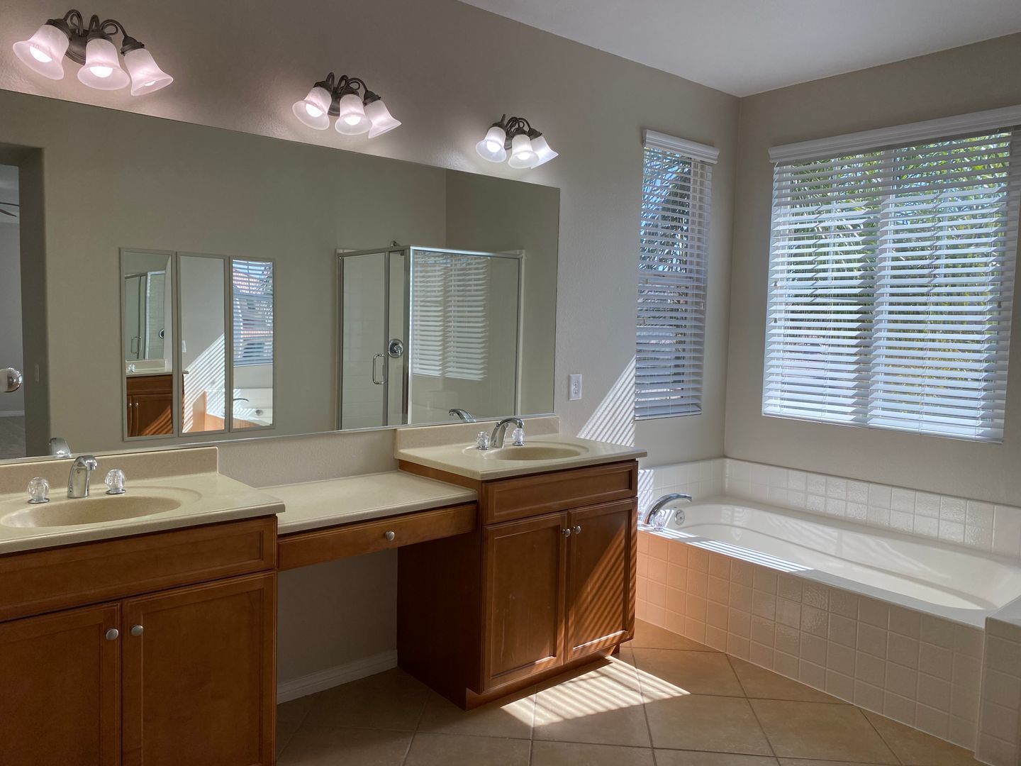 Beautiful 5 Bedroom Home in Murrieta Available! property image