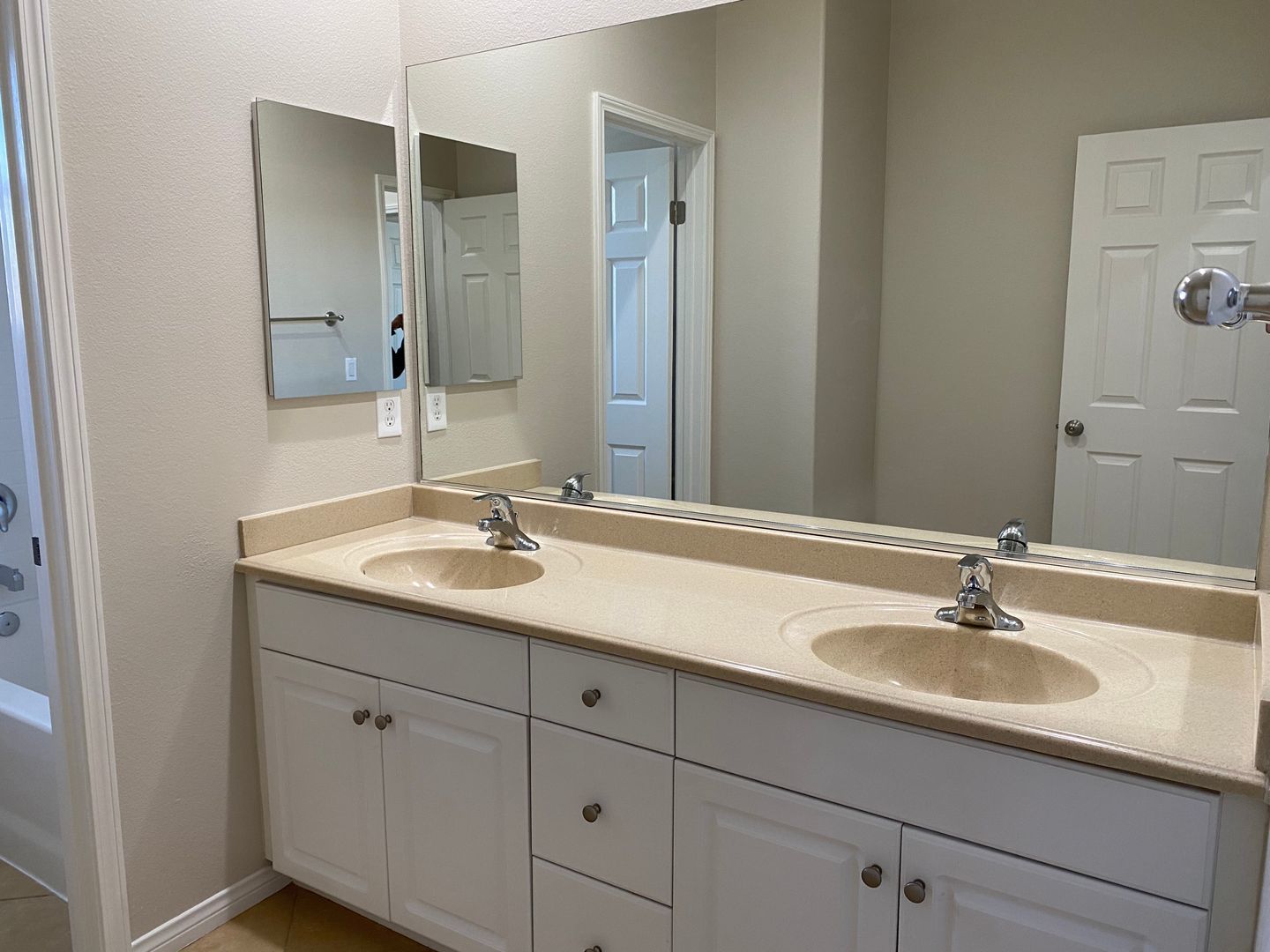 Beautiful 5 Bedroom Home in Murrieta Available! property image