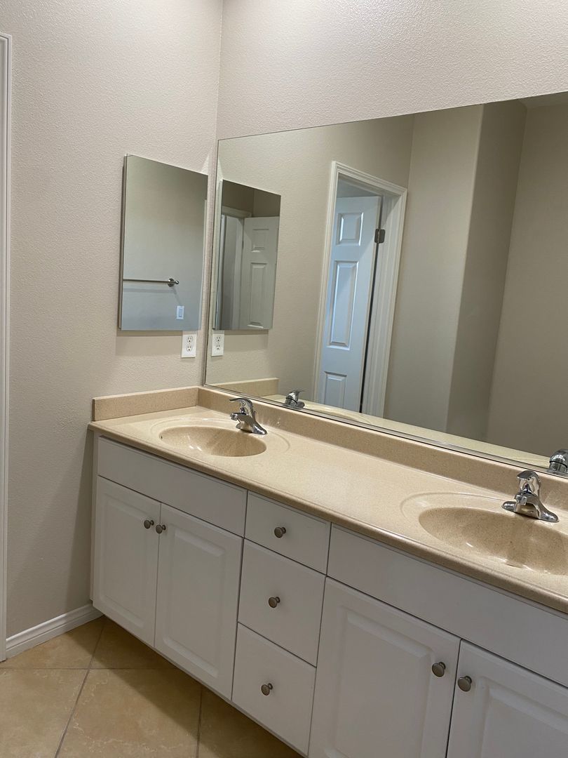 Beautiful 5 Bedroom Home in Murrieta Available! property image
