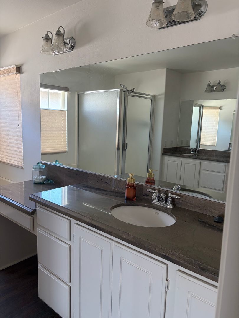 LARGE BEAUTIFUL HOME WITH VIEWS IN MENIFEE!! property image