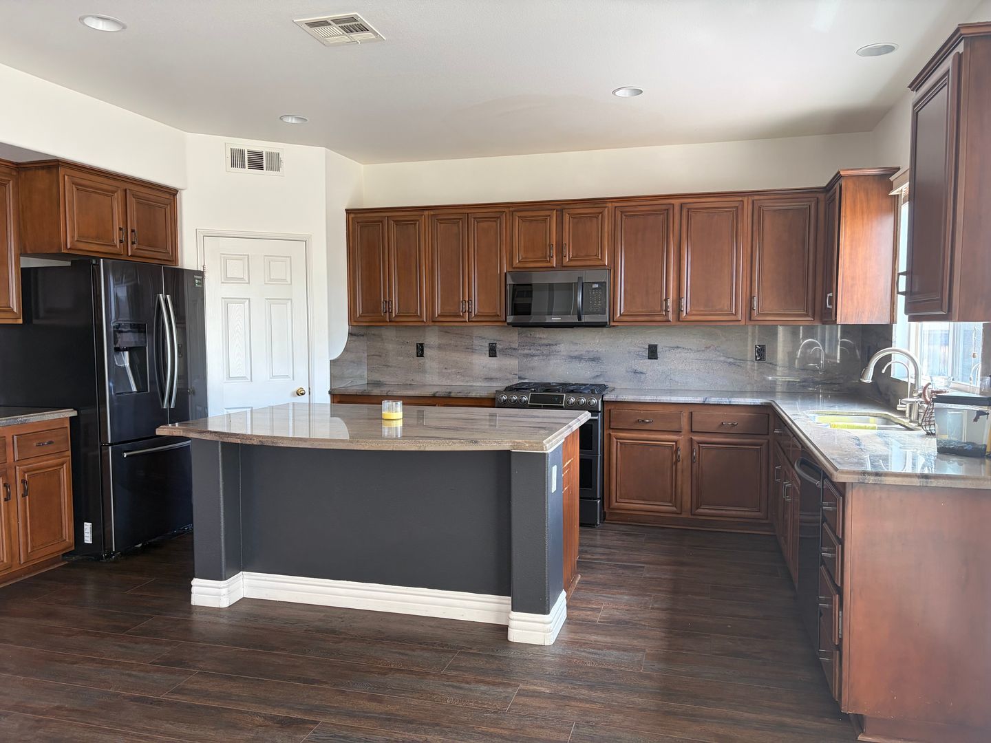 LARGE BEAUTIFUL HOME WITH VIEWS IN MENIFEE!! property image