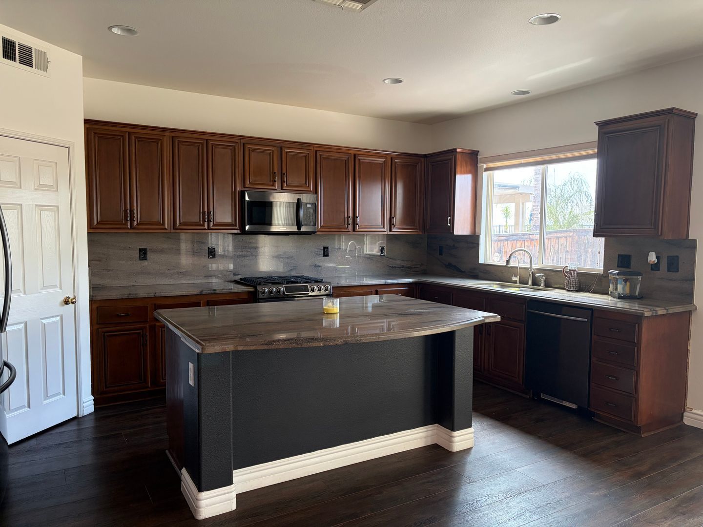 LARGE BEAUTIFUL HOME WITH VIEWS IN MENIFEE!! property image