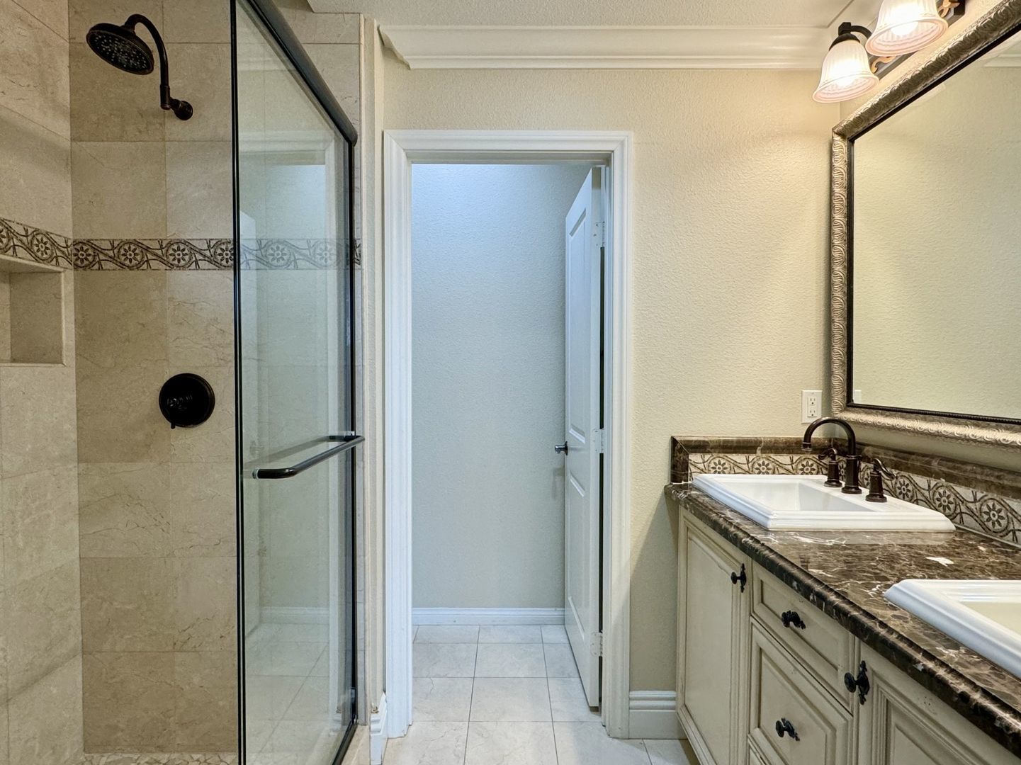 $3995.00 / 1600 sq.ft - 3 bdrm/2.5 bth Vantis Twnhse w/ panoramic view property image