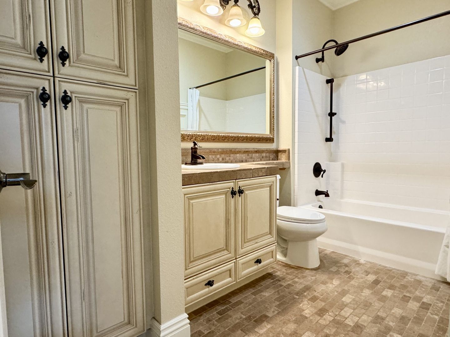 $3995.00 / 1600 sq.ft - 3 bdrm/2.5 bth Vantis Twnhse w/ panoramic view property image