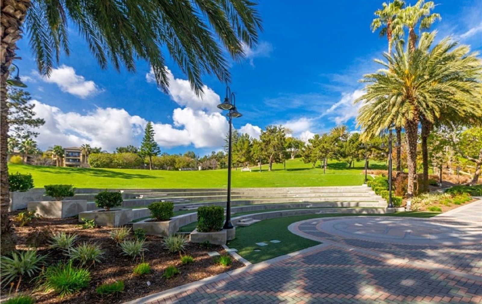 $3995.00 / 1600 sq.ft - 3 bdrm/2.5 bth Vantis Twnhse w/ panoramic view property image