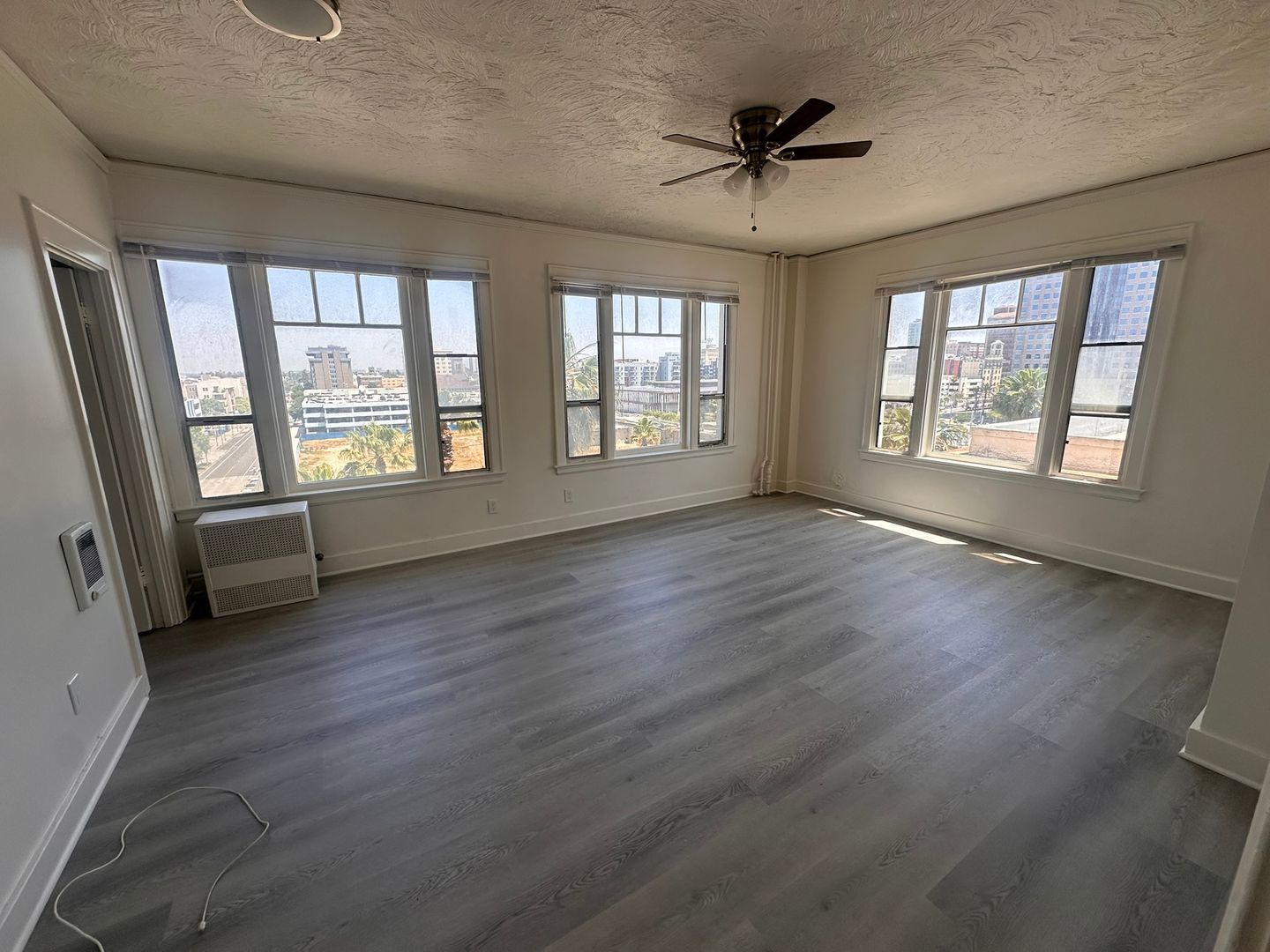 Bright & Spacious 1 Bed / 1 Bath in the Heart of Downtown Long Beach property image