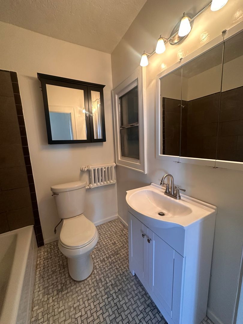 Bright & Spacious 1 Bed / 1 Bath in the Heart of Downtown Long Beach property image