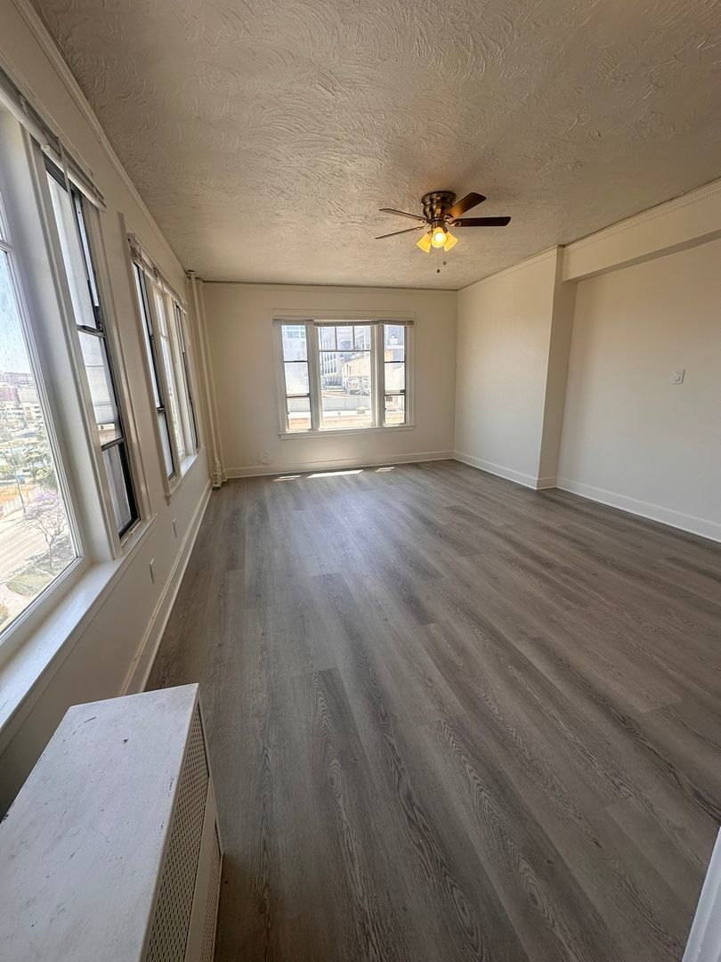 Bright & Spacious 1 Bed / 1 Bath in the Heart of Downtown Long Beach property image