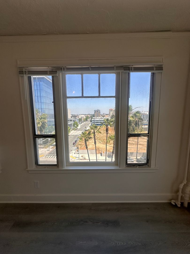 Bright & Spacious 1 Bed / 1 Bath in the Heart of Downtown Long Beach property image