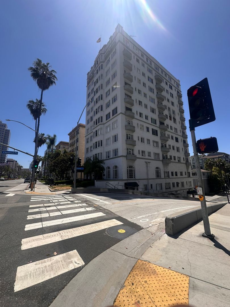 Bright & Spacious 1 Bed / 1 Bath in the Heart of Downtown Long Beach property image