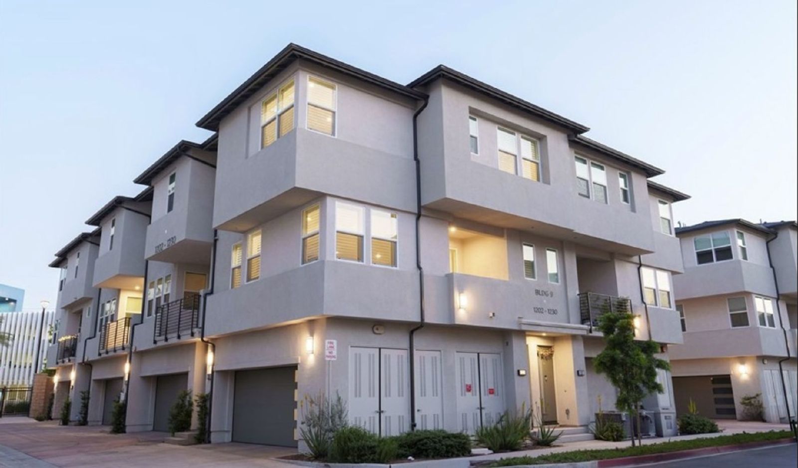 GORGEOUS 3 bedroom 2.5 bath condo in Gated Community property image