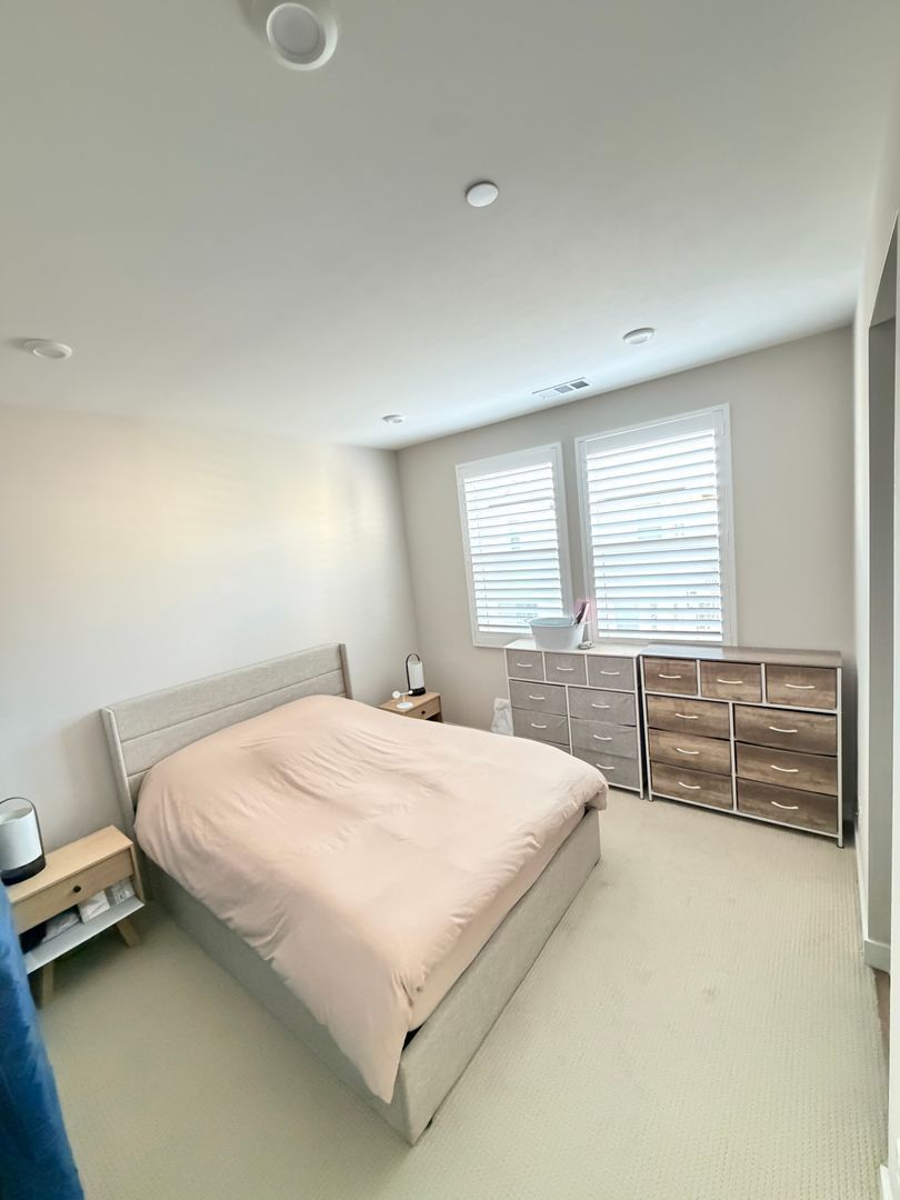 GORGEOUS 3 bedroom 2.5 bath condo in Gated Community property image