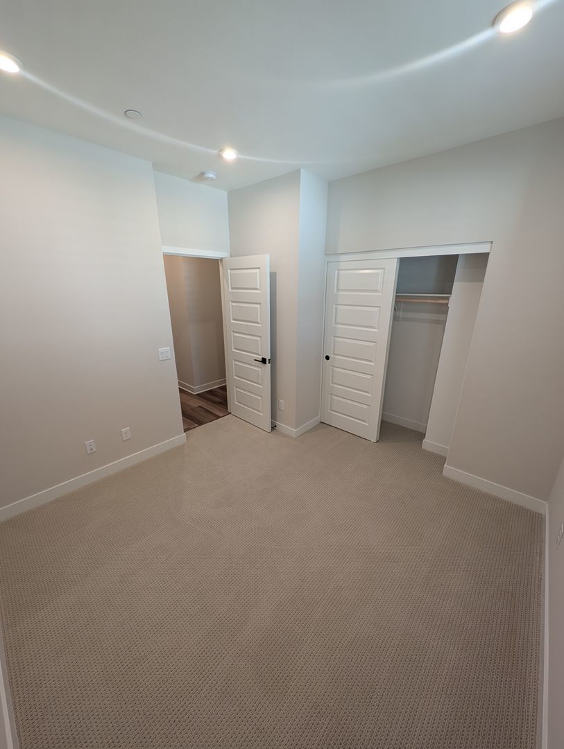 GORGEOUS 3 bedroom 2.5 bath condo in Gated Community property image
