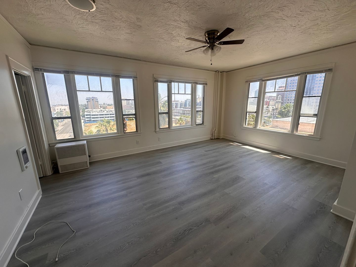 Bright & Spacious 1 Bed / 1 Bath in the Heart of Downtown Long Beach property image