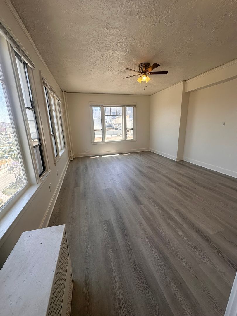 Bright & Spacious 1 Bed / 1 Bath in the Heart of Downtown Long Beach property image