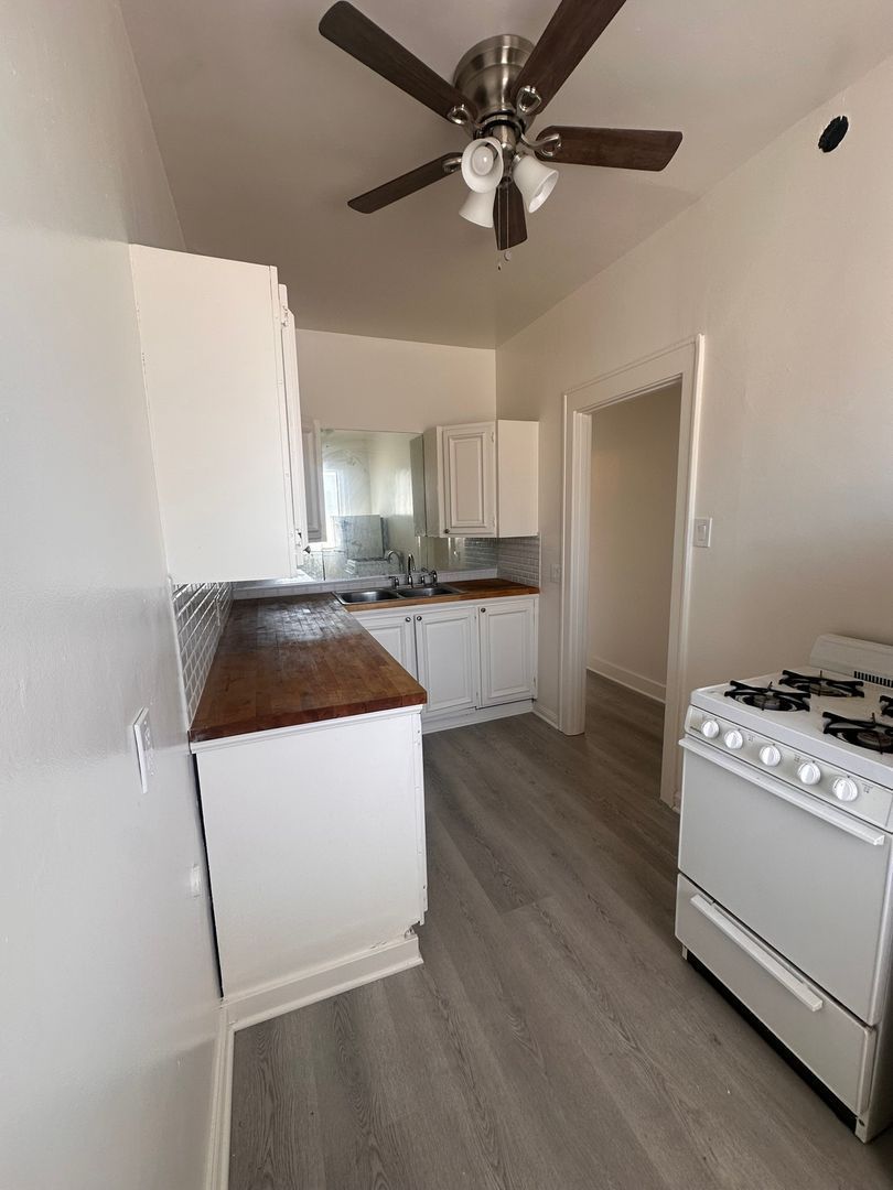 Bright & Spacious 1 Bed / 1 Bath in the Heart of Downtown Long Beach property image