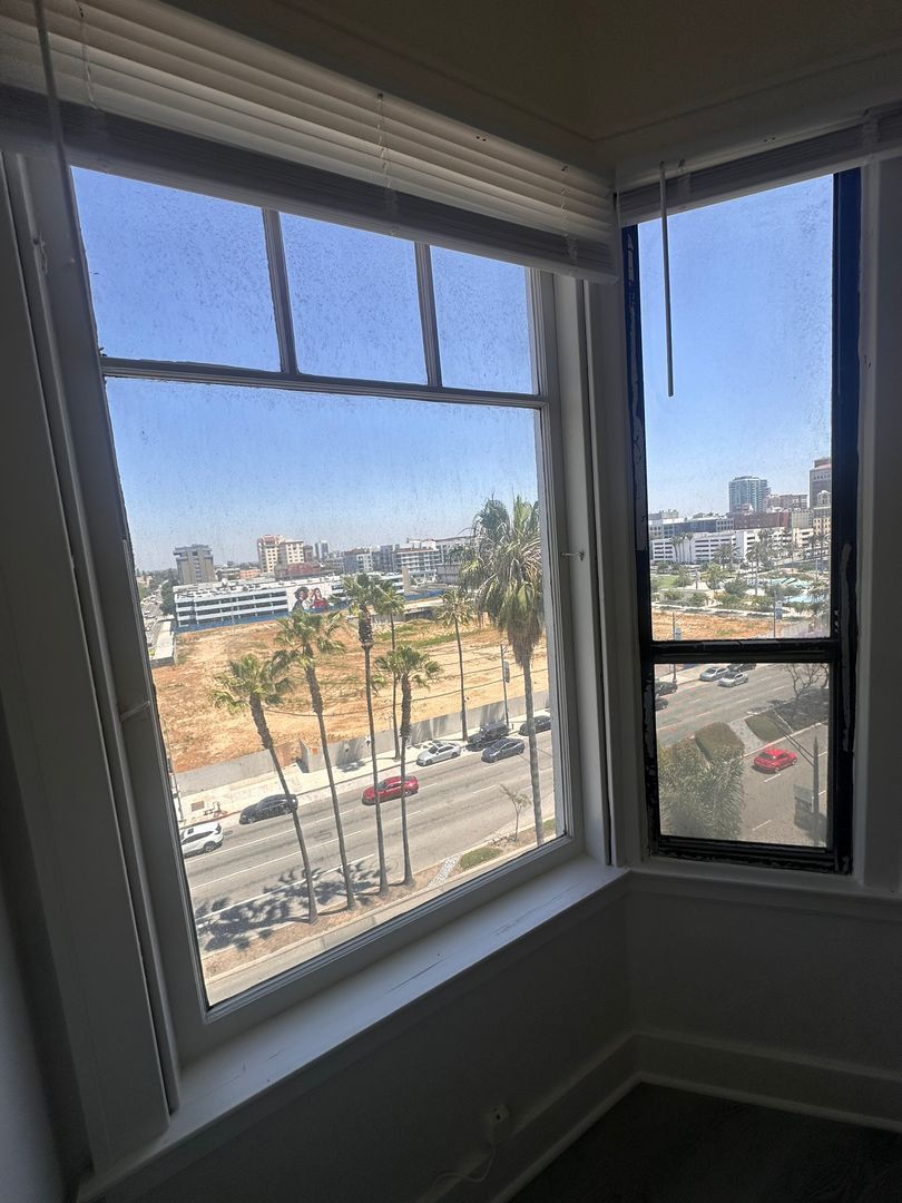 Bright & Spacious 1 Bed / 1 Bath in the Heart of Downtown Long Beach property image