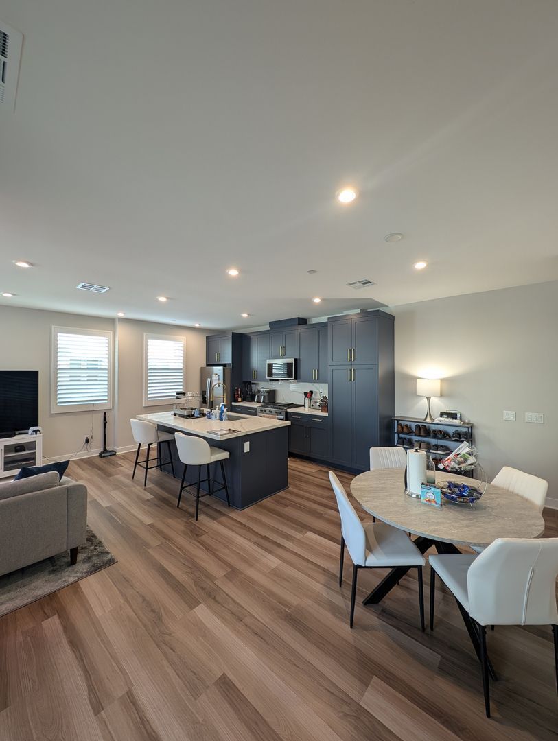 GORGEOUS 3 bedroom 2.5 bath condo in Gated Community property image