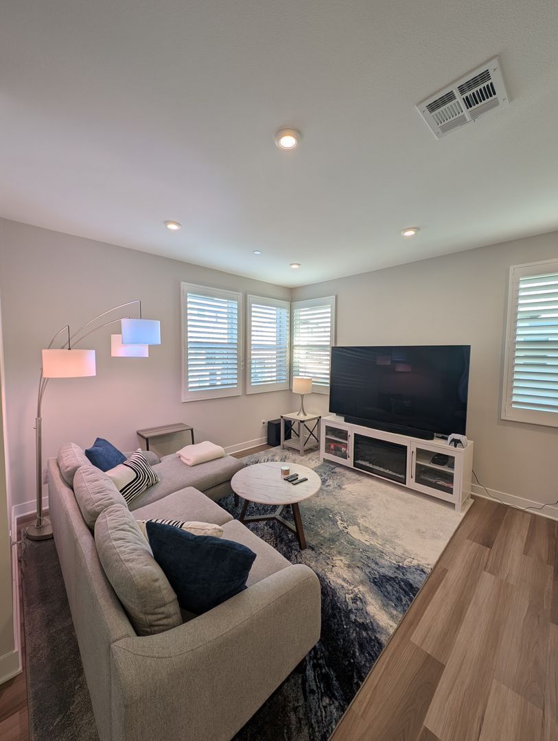 GORGEOUS 3 bedroom 2.5 bath condo in Gated Community property image