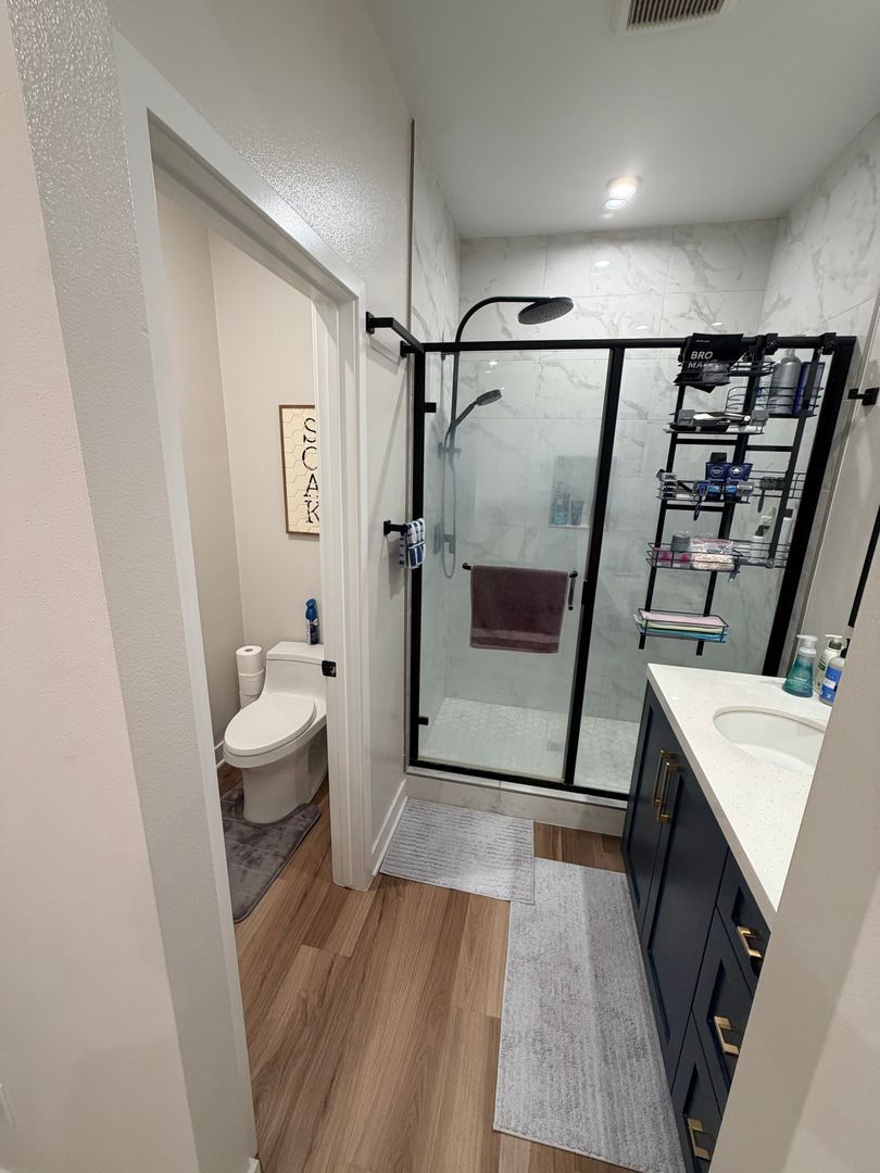 GORGEOUS 3 bedroom 2.5 bath condo in Gated Community property image