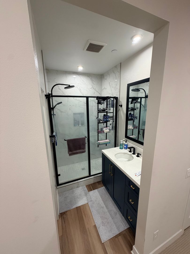 GORGEOUS 3 bedroom 2.5 bath condo in Gated Community property image