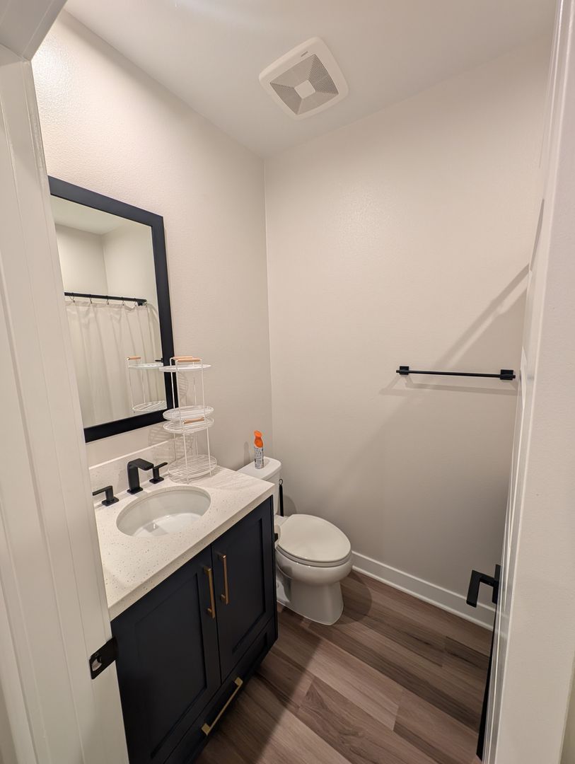 GORGEOUS 3 bedroom 2.5 bath condo in Gated Community property image