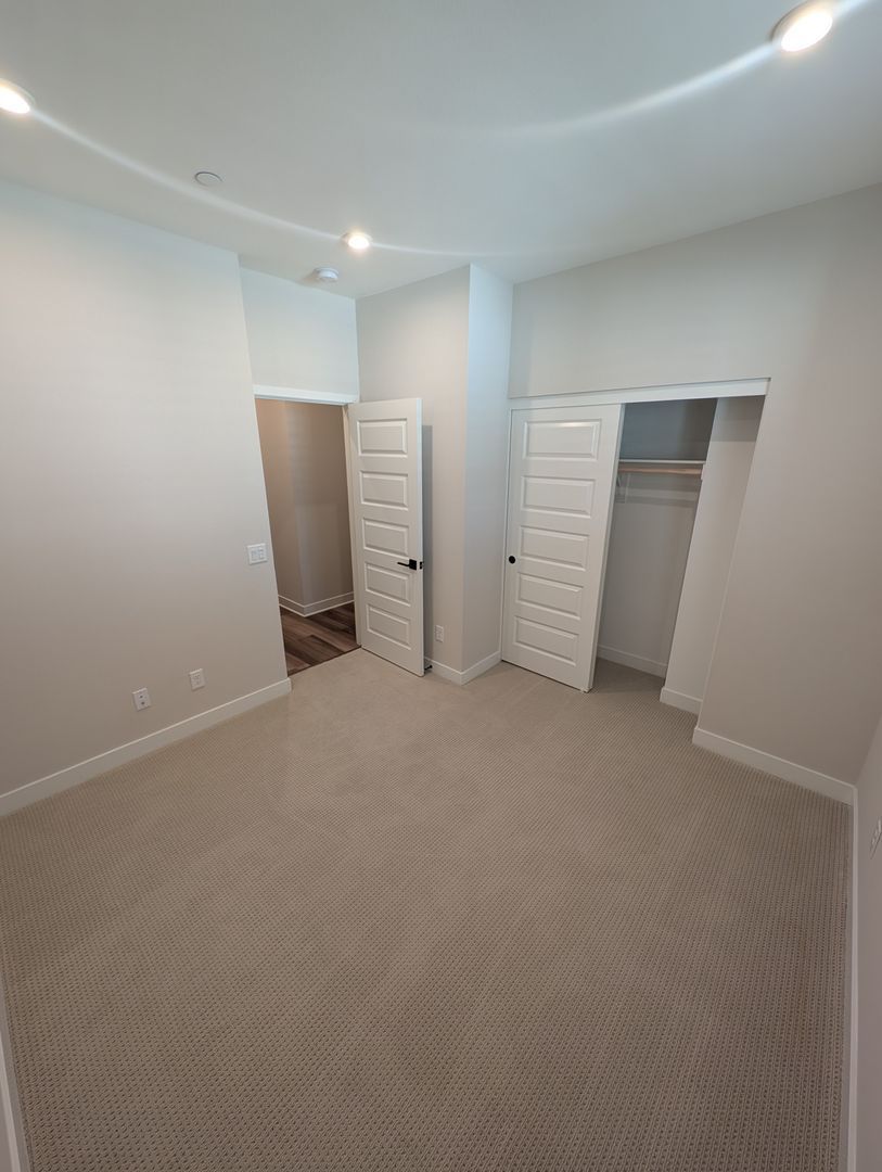 GORGEOUS 3 bedroom 2.5 bath condo in Gated Community property image