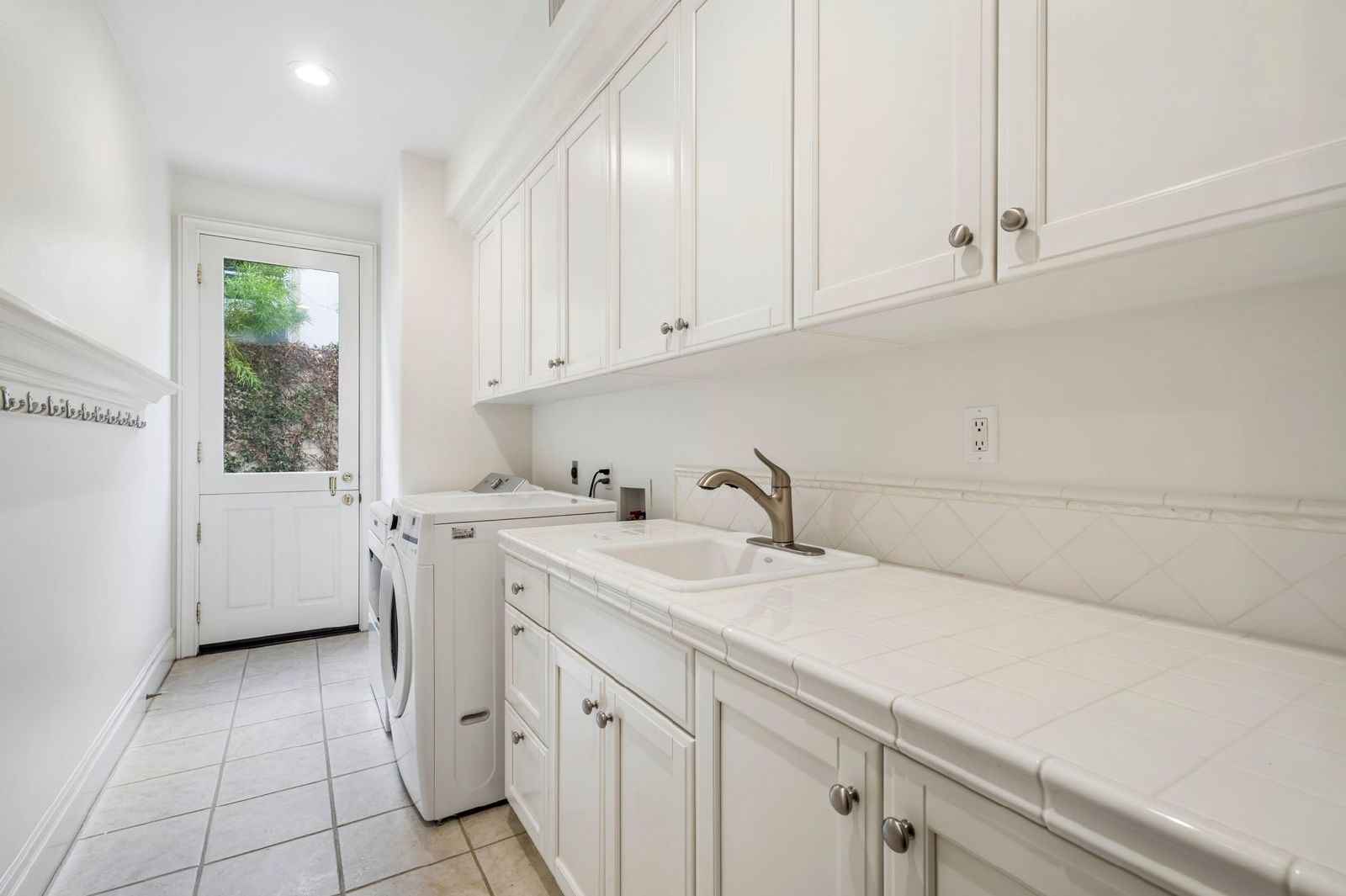 Luxury Living in One Ford Road – 5 Bedroom Stonybrook Residence property image