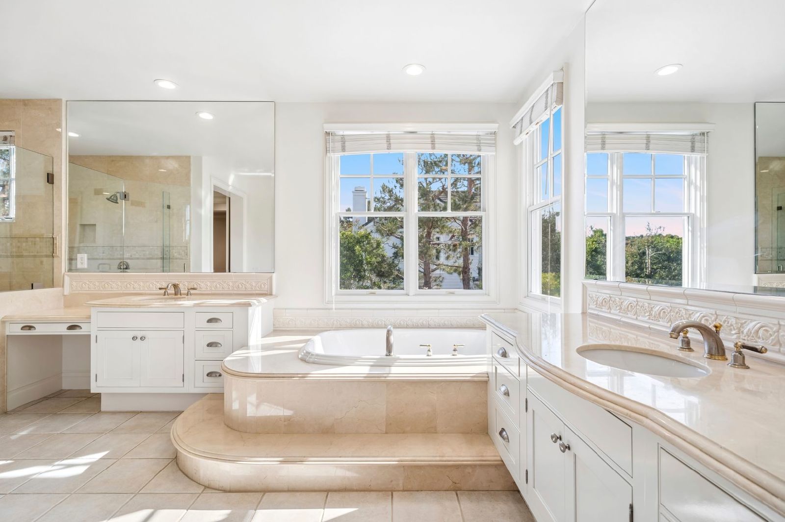 Luxury Living in One Ford Road – 5 Bedroom Stonybrook Residence property image