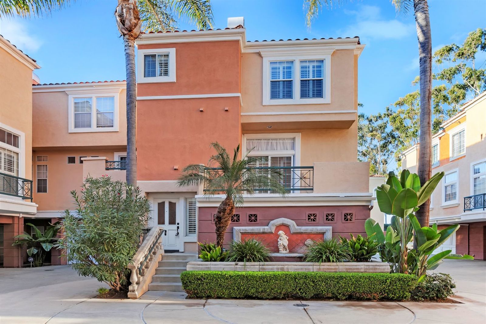 A fantastic 2 bed / 2.5 bed in Irvine for rent! property image