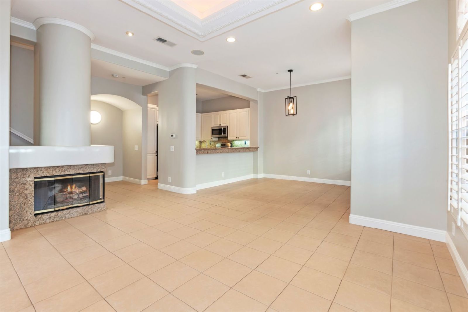 A fantastic 2 bed / 2.5 bed in Irvine for rent! property image